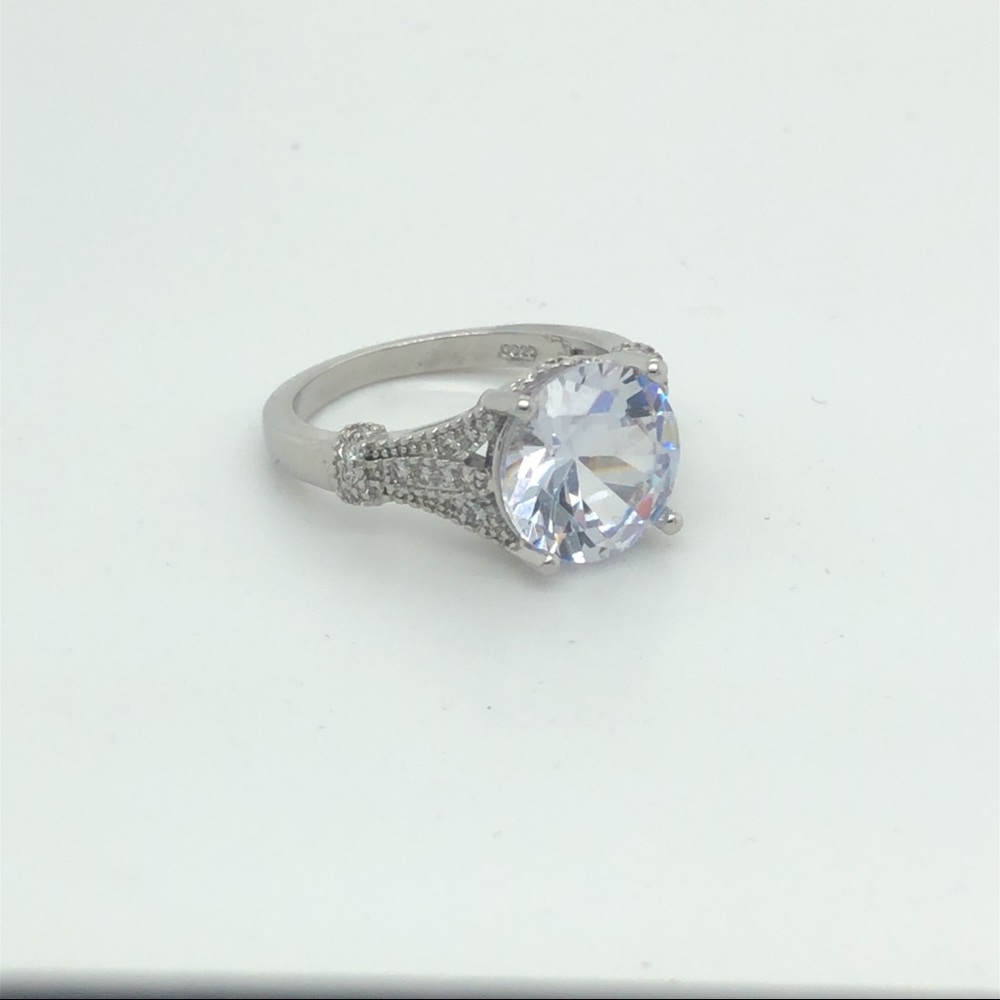Vintage design silver and crystal ring